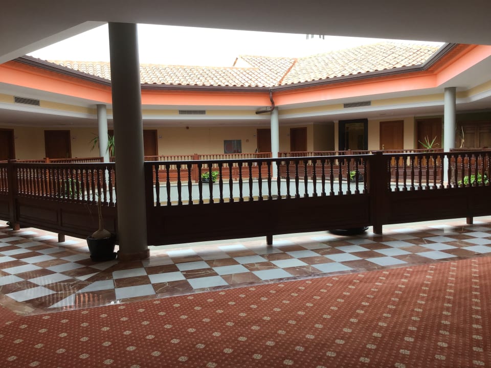Lobby Casa León Royal Retreat