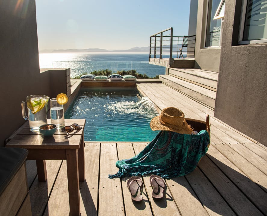 Pool Whalesong Lodge