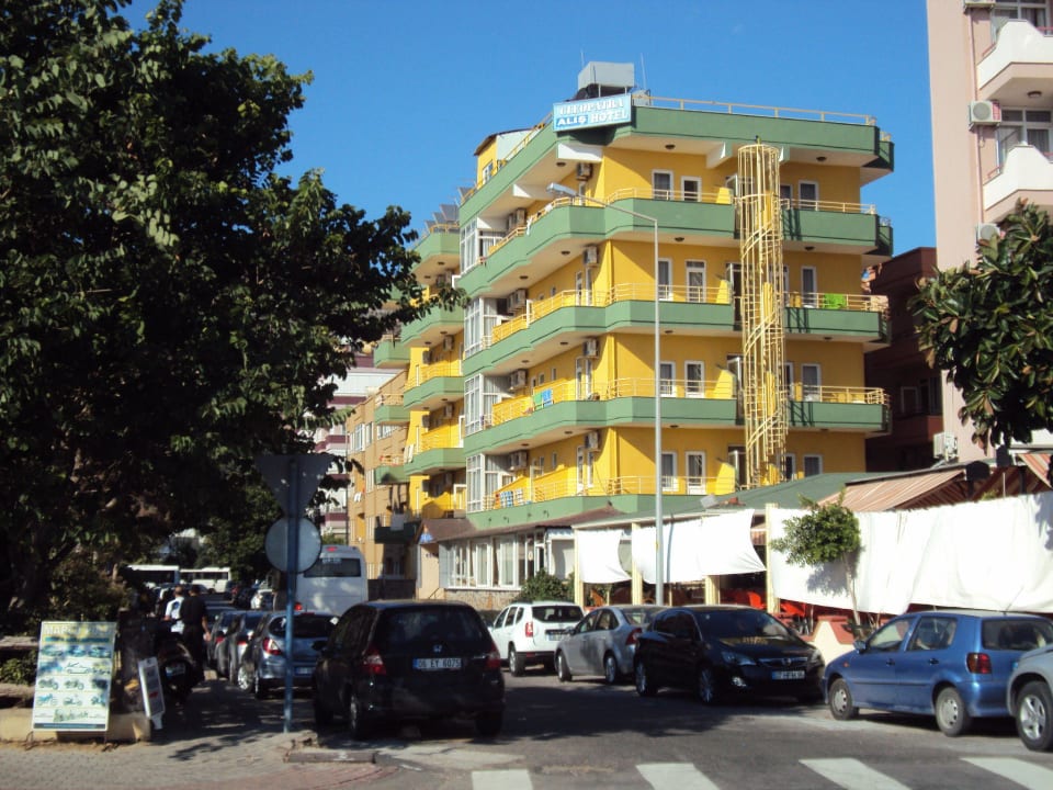 Отель, вид с набережной Hotel Kleopatra Alis