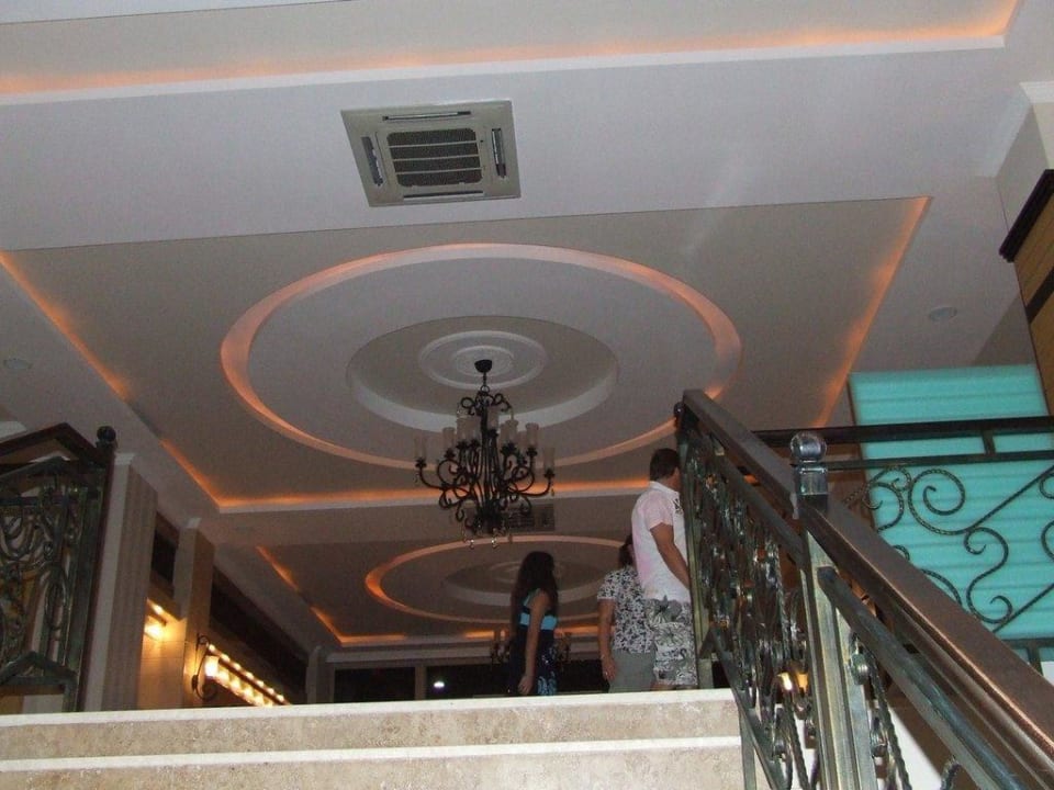 Blick von der Treppe zur Rezeption Can Garden Resort