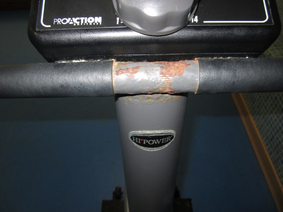 Verrostete Sportgeräte Iberostar Waves Málaga Playa