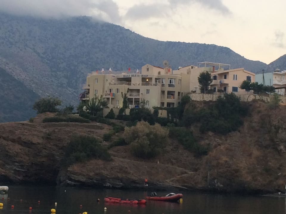 Hotel vom Hafen aus aufgenommen Bali Blue Bay Lifestyle