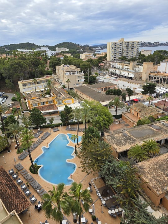 Pool Valentin Reina Paguera