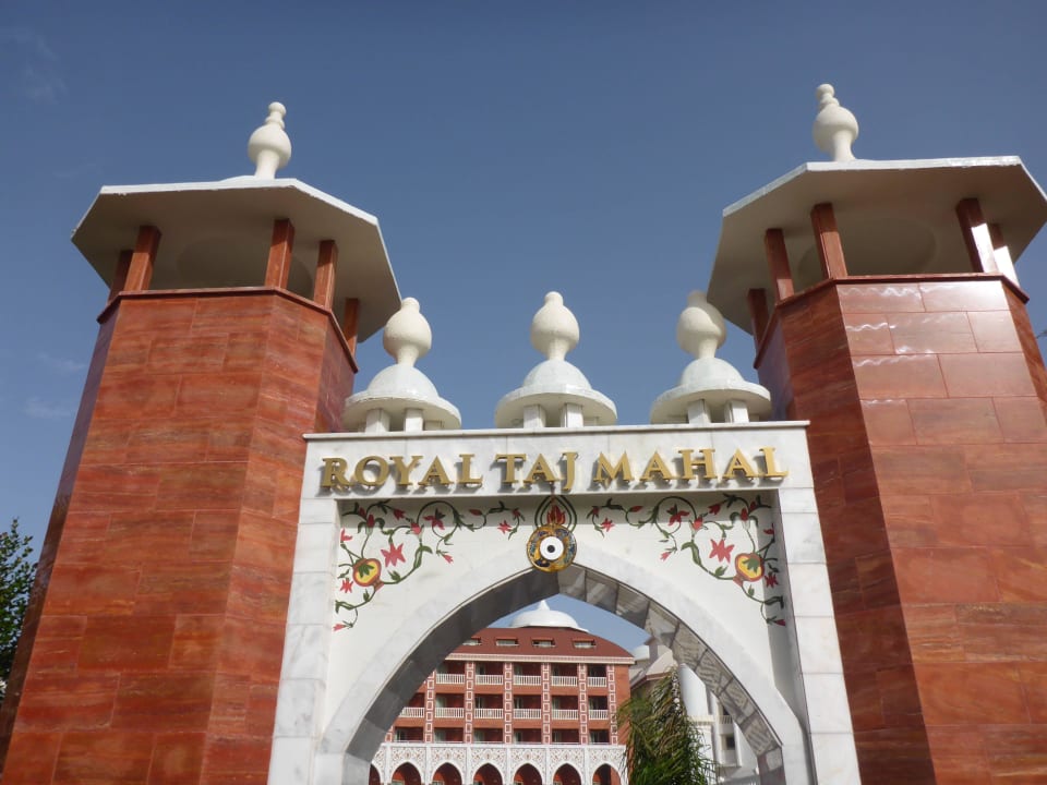 Eingang vom Strand her Royal Taj Mahal Hotel