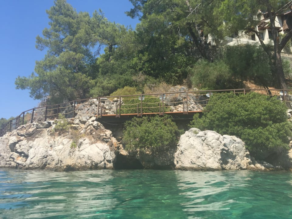 Strand Hillside Beach Club