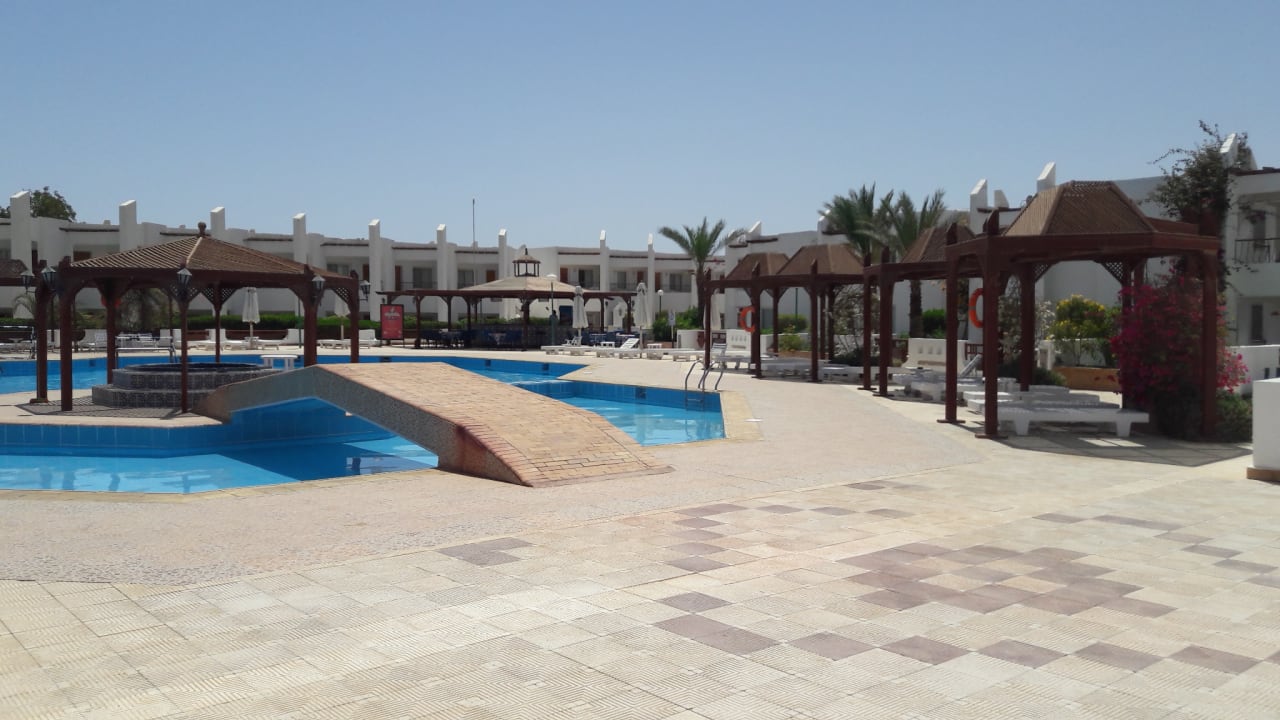 Pool Menaville Safaga