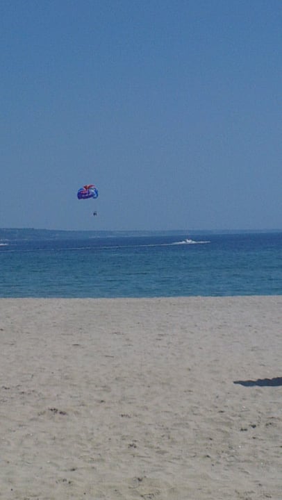 Vor dem Hotel am strand Hotel Mura