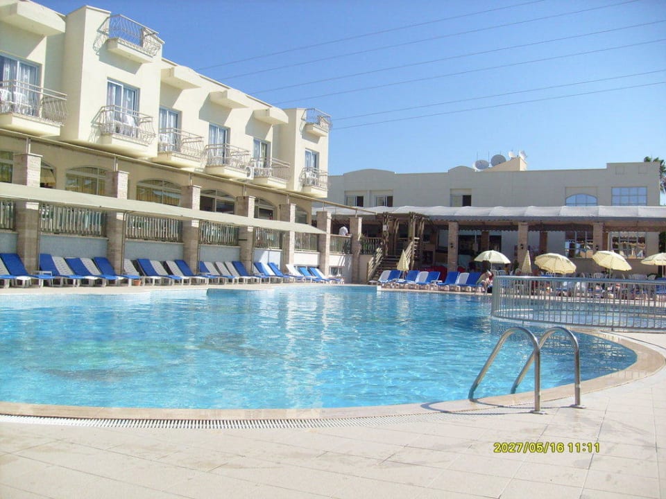 Hotelpool und Doppelzimmer Dream Family Club