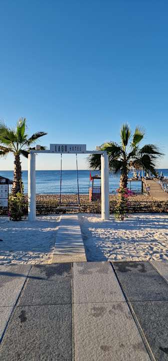 Strand Lago Hotel
