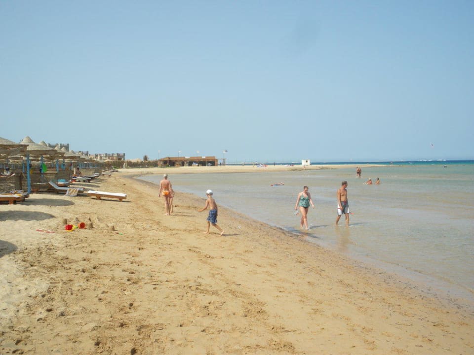 Am Strand vor dem Hotel Imperial Shams Abu Soma
