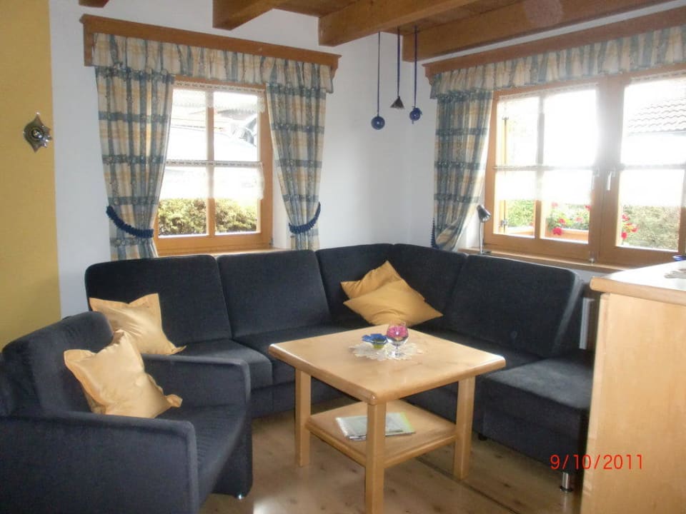Kuschel-Fernsehecke mit neuer Couch Familienferienhof Kroner