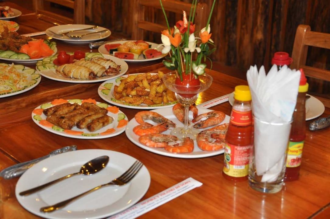 Meal Monkey Island Resort