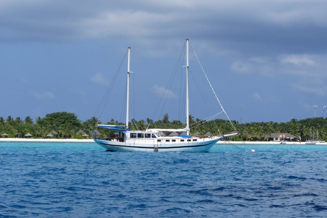 Schiff vor Kuredu Kuredu Island Resort & Spa