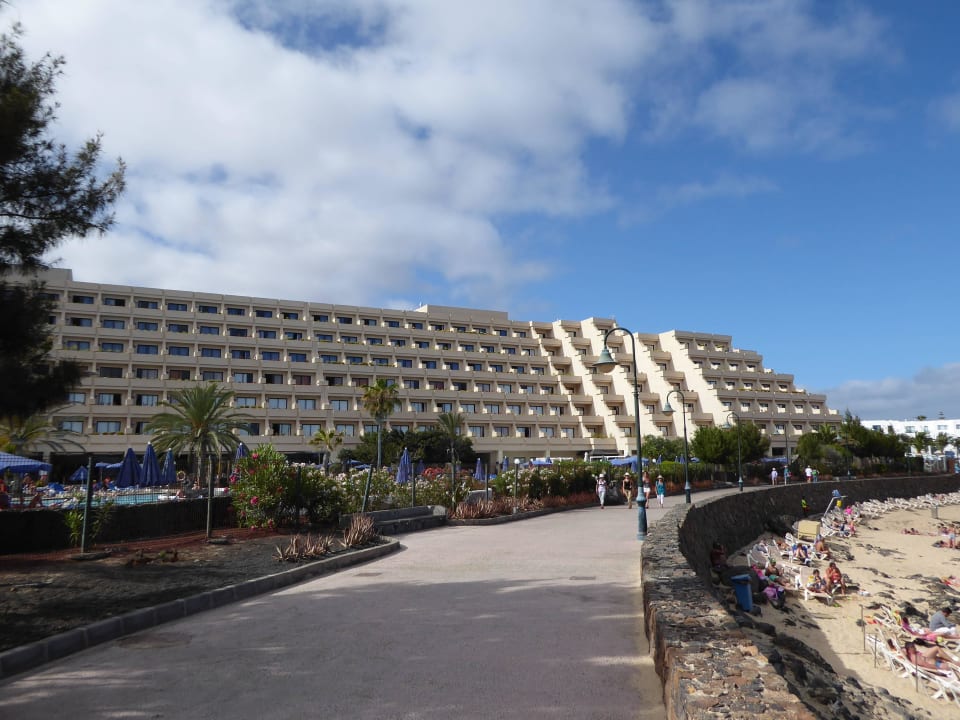 Vom Strand aus Hotel Grand Teguise Playa