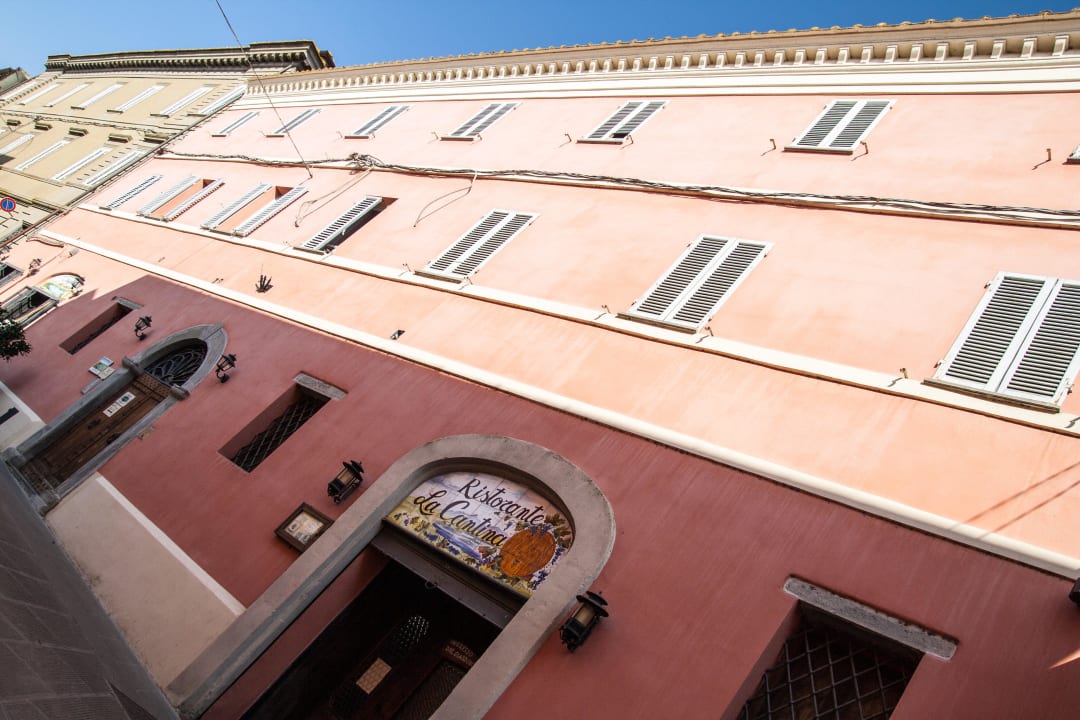 Entrance Hotel Aganoor