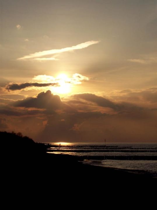 Sonnenuntergang am Strand Hotel Am Weststrand