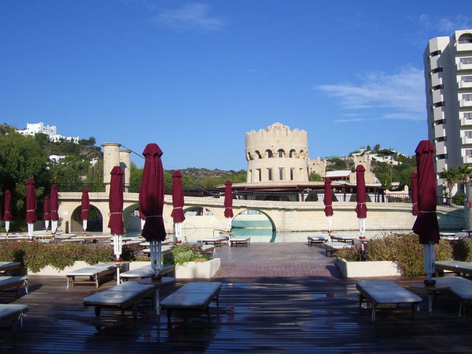 Pool am Castel Esperos Palace Resort & Spa