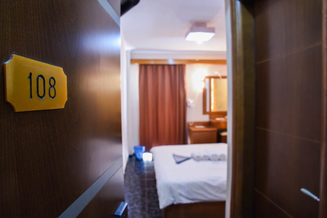Zimmer Sacallis INN Beach Hotel