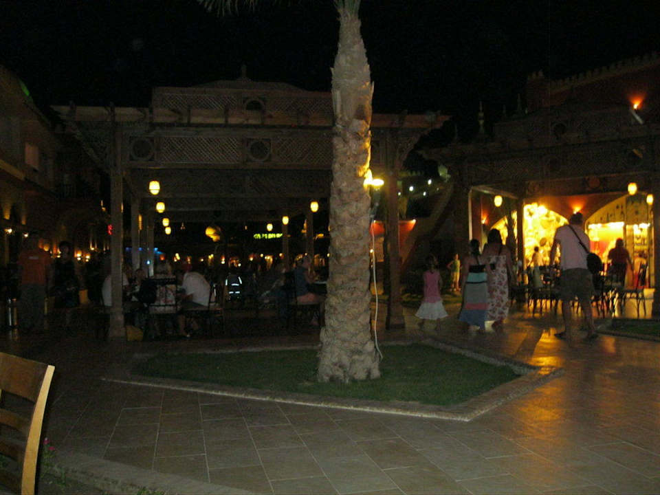 Abends auf den Terrassen der Restaurants Pickalbatros Alf Leila Wa Leila Resort - Neverland Hurghada