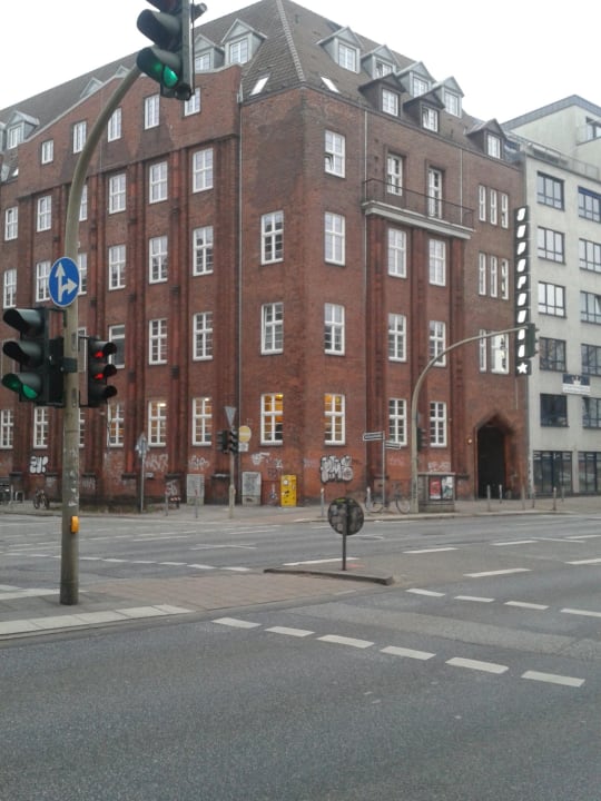 Eingang Hostel Superbude St.Pauli