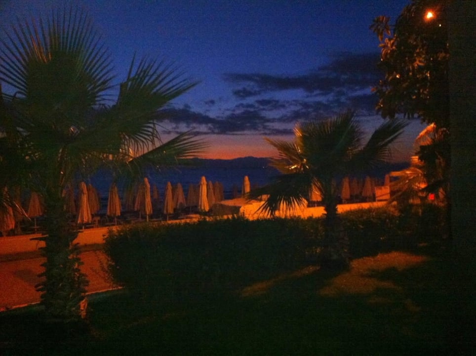 Ausblick von der Bar zum Strand Hotel Sirma