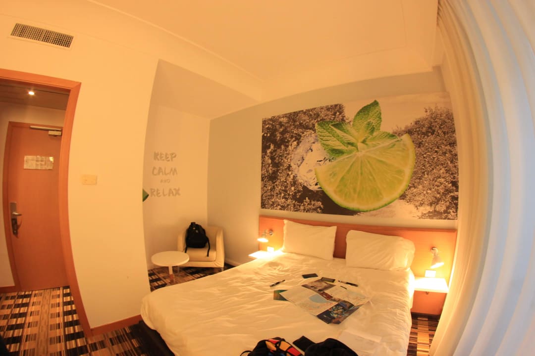 Wnętrze pokoju Ibis Styles Napoli Garibaldi