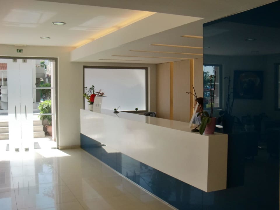 Rezeption - sehr sauber Corissia Beach Hotel