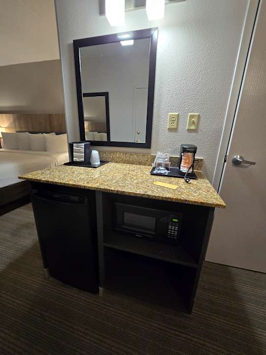 Zimmer Country Inn & Suites by Radisson, Orlando Airport, FL