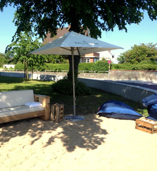 Loungeberech von Moet Strandhotel Strande