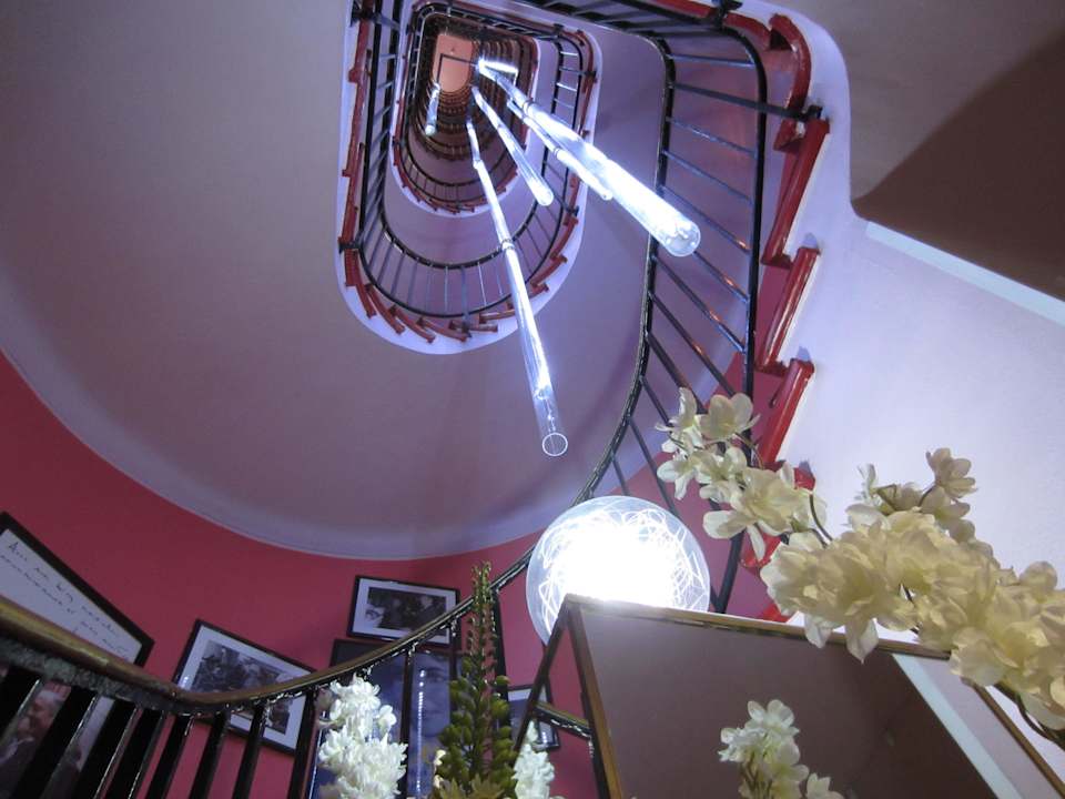 Treppenaufgang - 8 Stockwerke - Lift geht bis 7 Mercure Paris Alesia