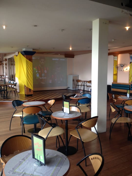 Leinwand, wo z.B. Fußball übertragen wird Rhön Park Aktiv Resort
