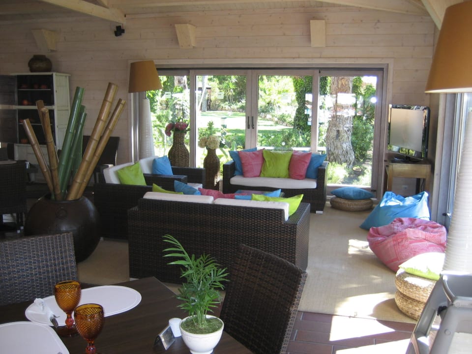 Poolbar innen PortoBay Falésia