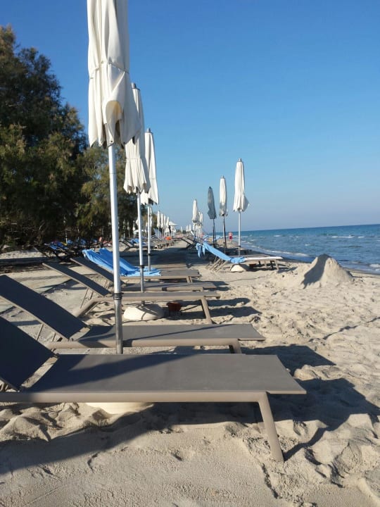 Liegen am Hotel  Caravia Beach Hotel