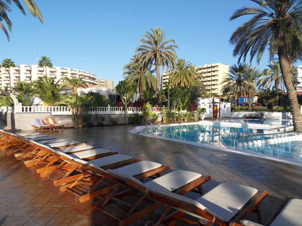 Pool  HL Miraflor Suites Hotel