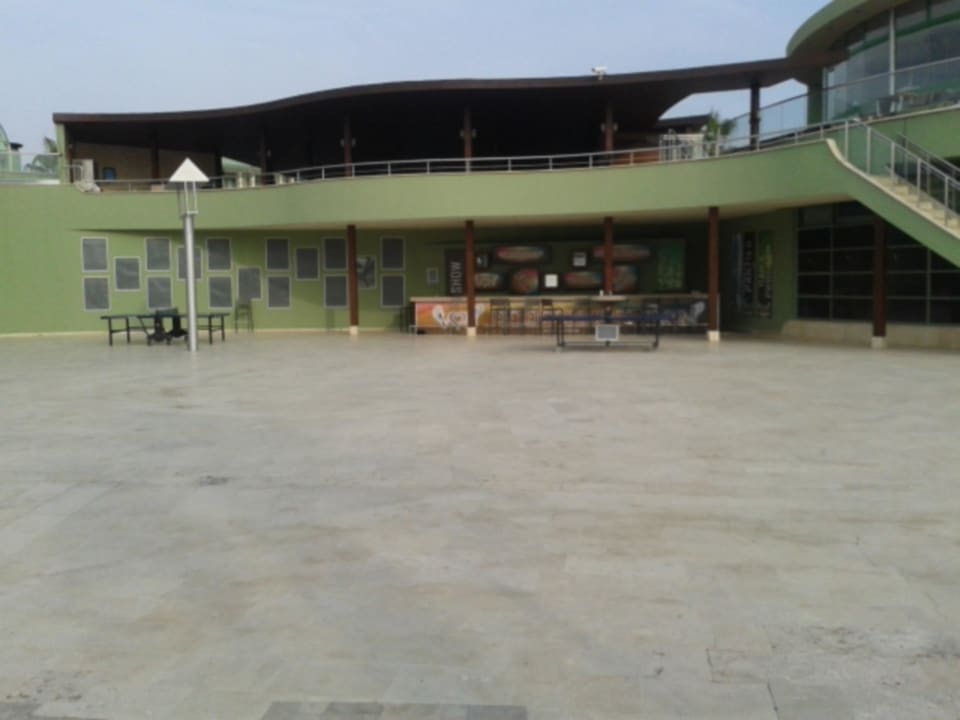 Poolbarbereich - nichts mehr da !!! VONRESORT Golden Coast