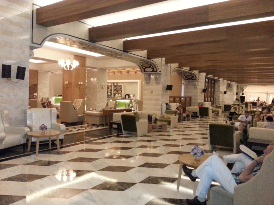 Lobby Royal Holiday Palace