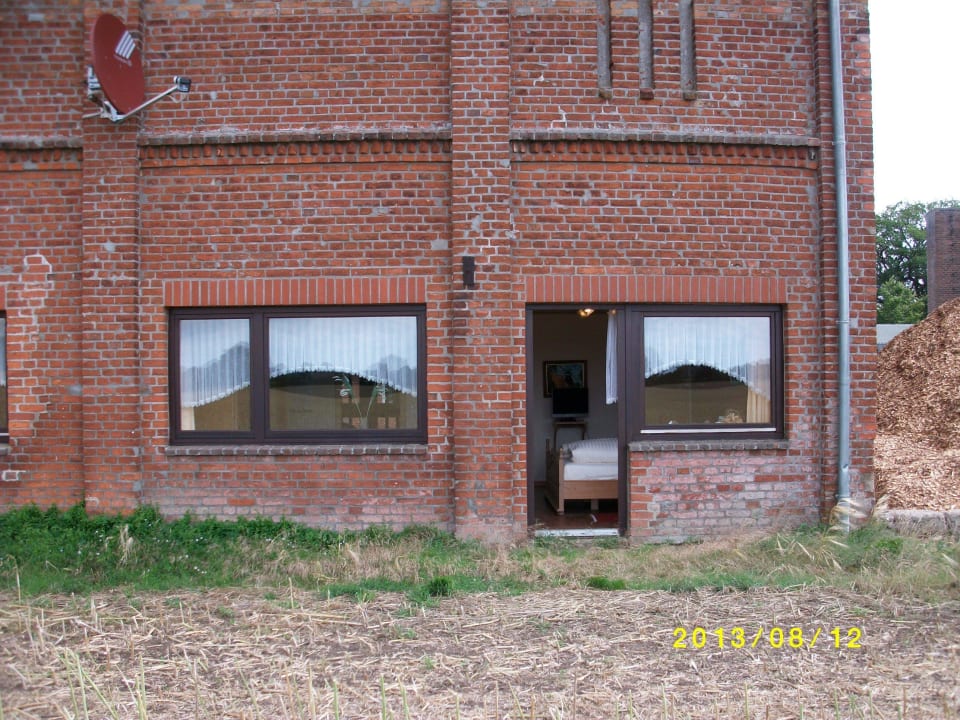 Blick vom Feld zu Zimmer 7 Landhaus Jägerhof