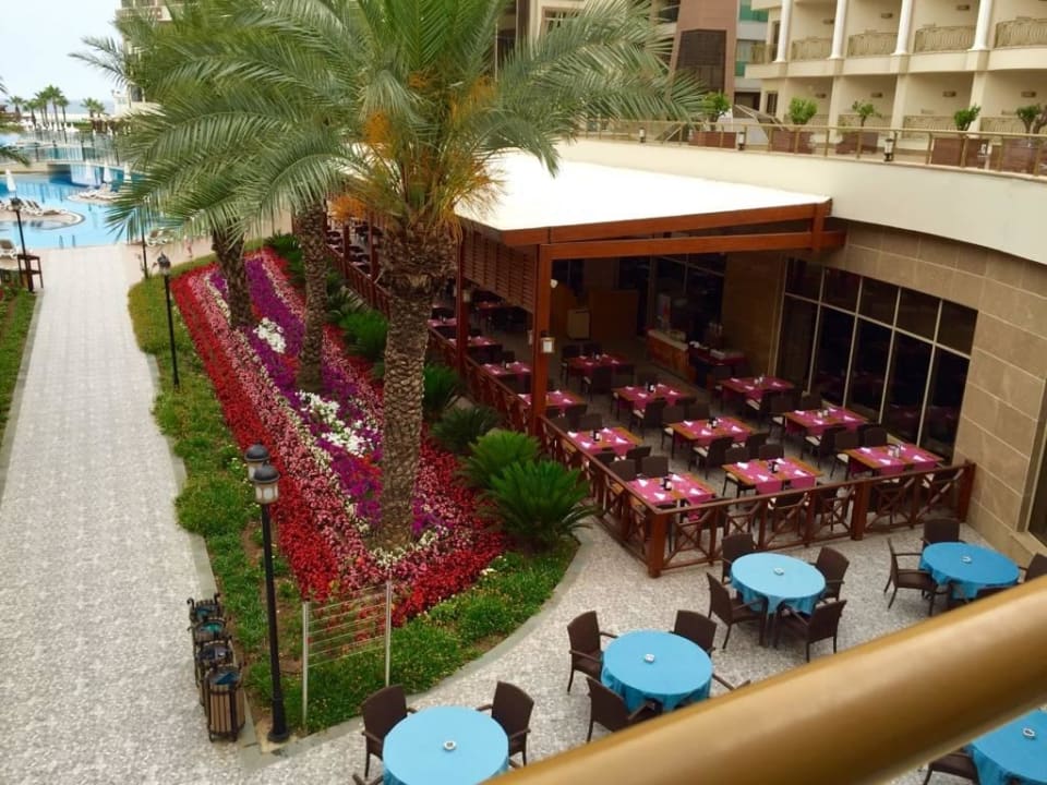 Außenbereich Restaurant und Bar Kirman Belazur Resort & Spa