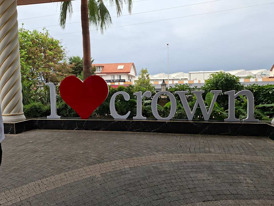 Außenansicht Side Crown Palace