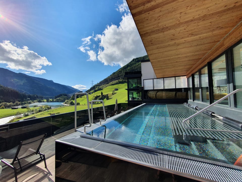 Pool Almhof Family und Wellness Resort