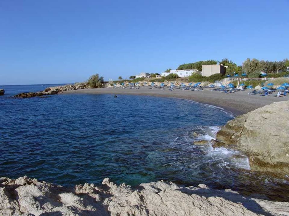 Strand vom Osten gesehen Hotel Kakkos Bay