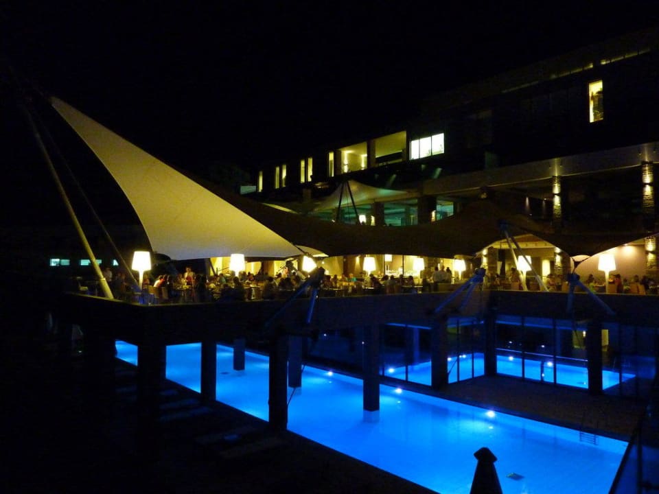 Restaurant bei Nacht Atlantica Mikri Poli Crete