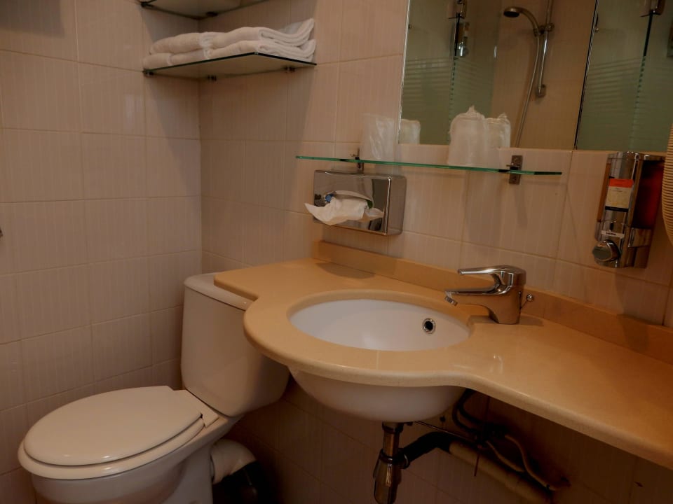 Waschbecken und WC Hotel Du Golfe