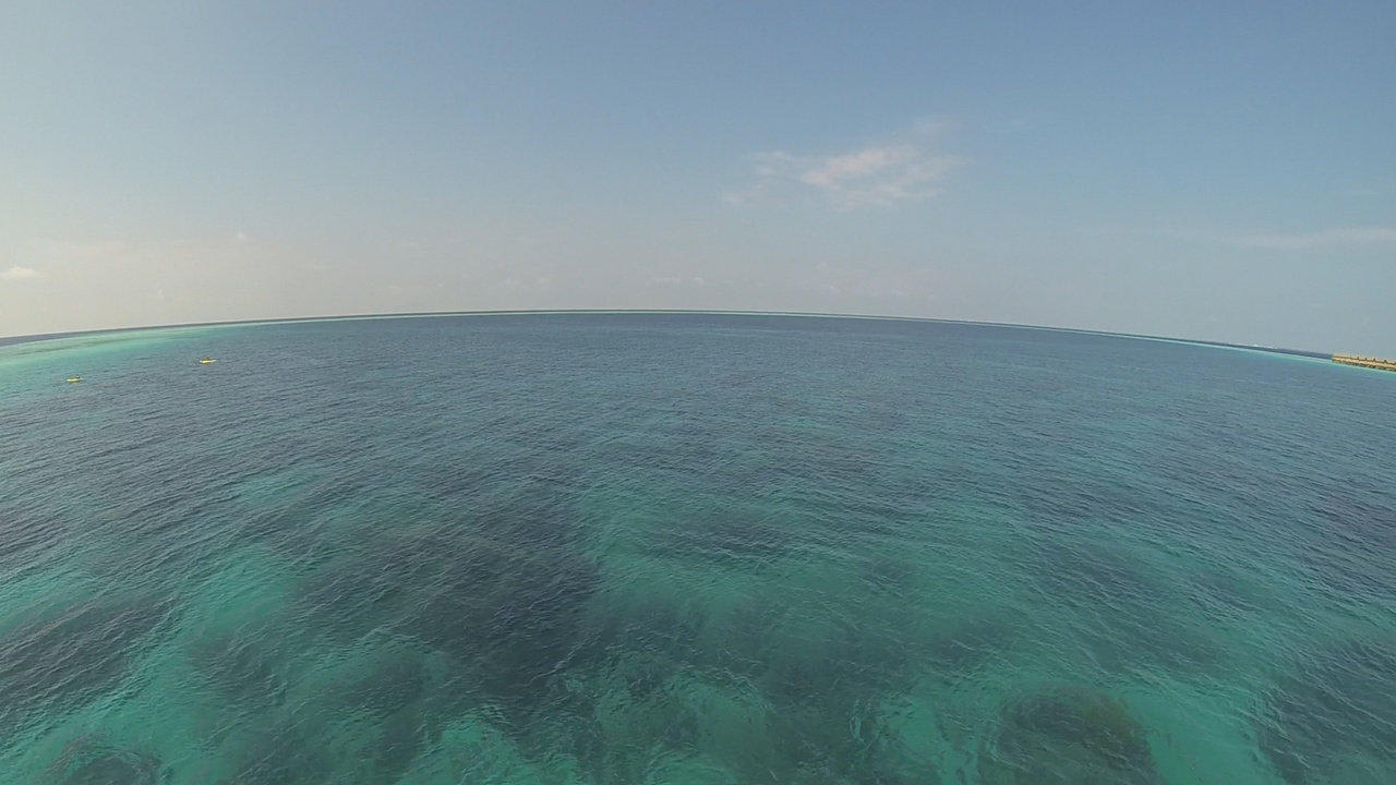 Aus der Luft gefilmt (Quadrocopter) Centara Ras Fushi Resort & Spa Maldives