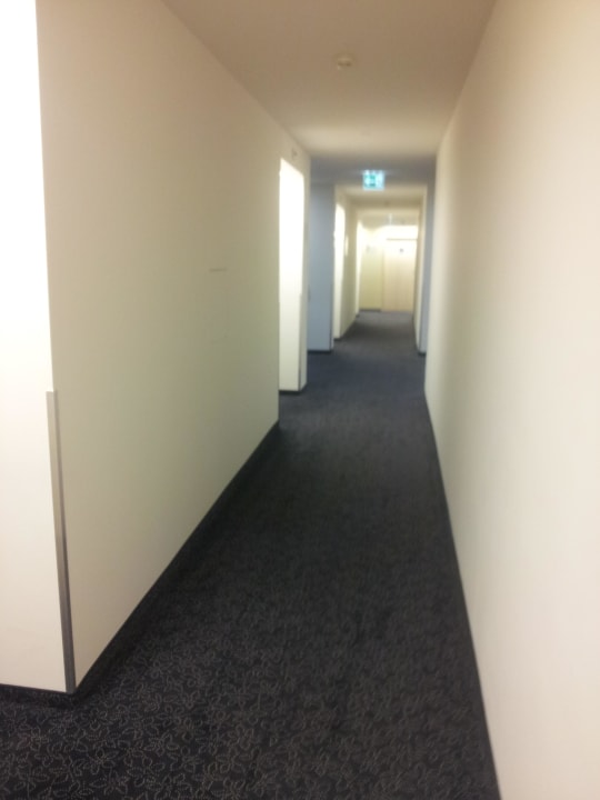 Hotelflur Holiday Inn Express Zürich - Airport