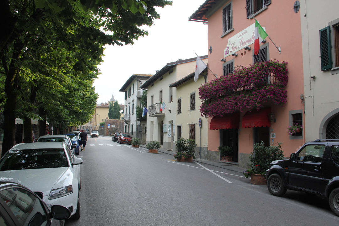 Parkplätze an der Strasse Guesthouse San Barnaba