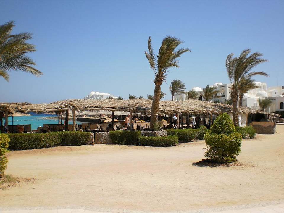 Blick zur Strandbar Arabella Azur Resort