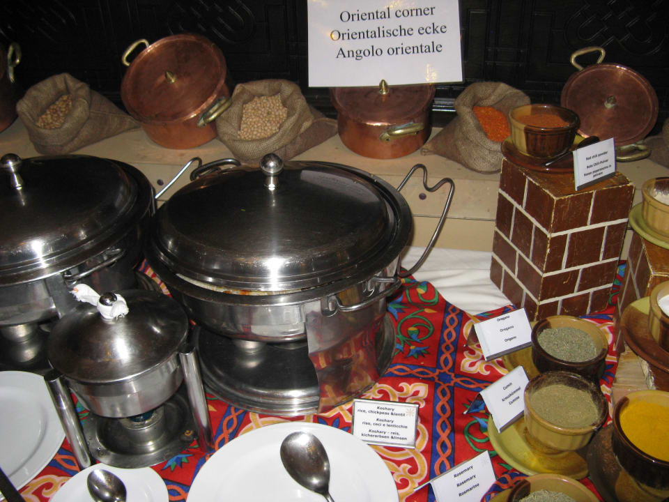 Abends: orientalische Ecke Jaz Dar EL Madina