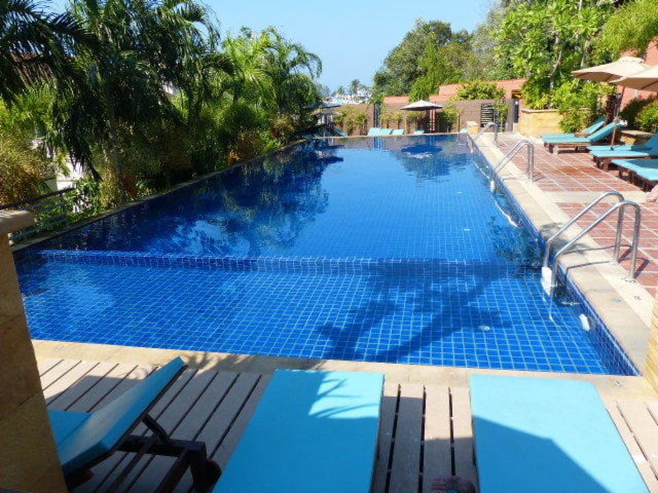 Der geniale Pool mit super Service! Avani Ao Nang Cliff Krabi Resort