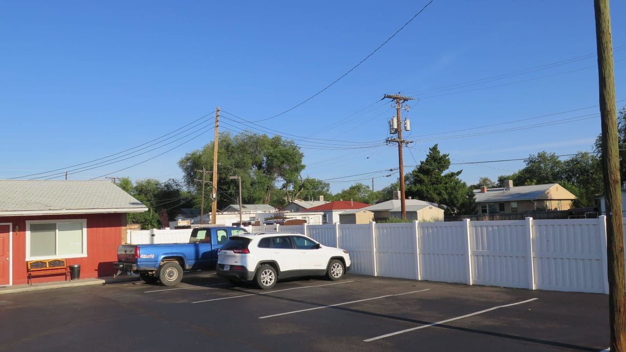 Ausreichend Parkplätze Motel El Palomino